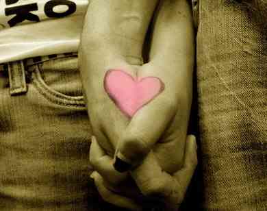couple-heart-holding-hands-love-Favim.com-492773